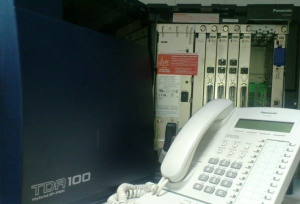 Комплект АТС KX-TDA200RU в конфигурации: 16-внешних линий / 48-внутренних портов + 1 системный телеф