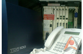 Комплект АТС KX-TDA200RU в конфигурации: 16-внешних линий / 48-внутренних портов + 1 системный телеф