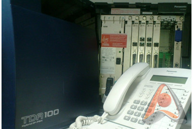 Комплект АТС KX-TDA200RU: 16-внешних линий / 48-внутренних портов + 1 системный телеф (подержанная)
